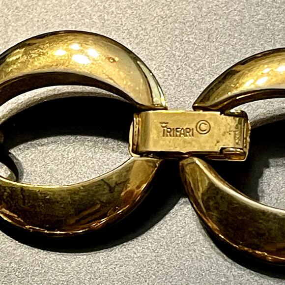 Vintage Trifari Gold Toned Oval Hoop Link Bracelet - Picture 5 of 7